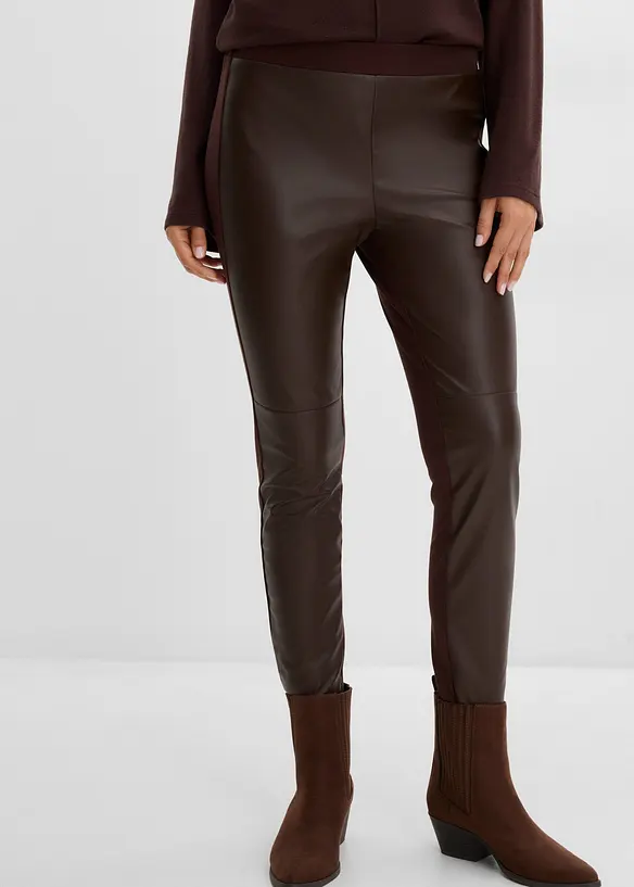 Lederimitat-Leggings mit Teilungsnähten am Knie in braun von vorne - bonprix