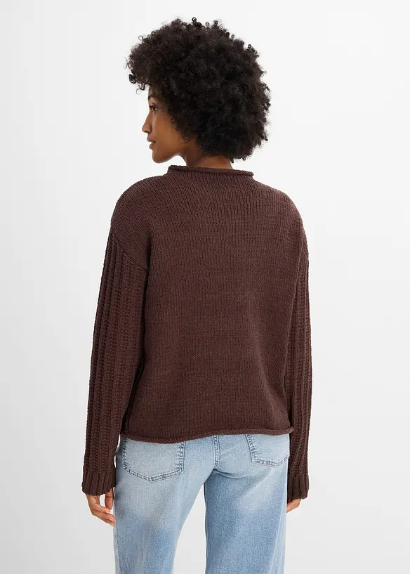 Grobstrick-Pullover in braun von hinten (im Anschnitt) - bonprix