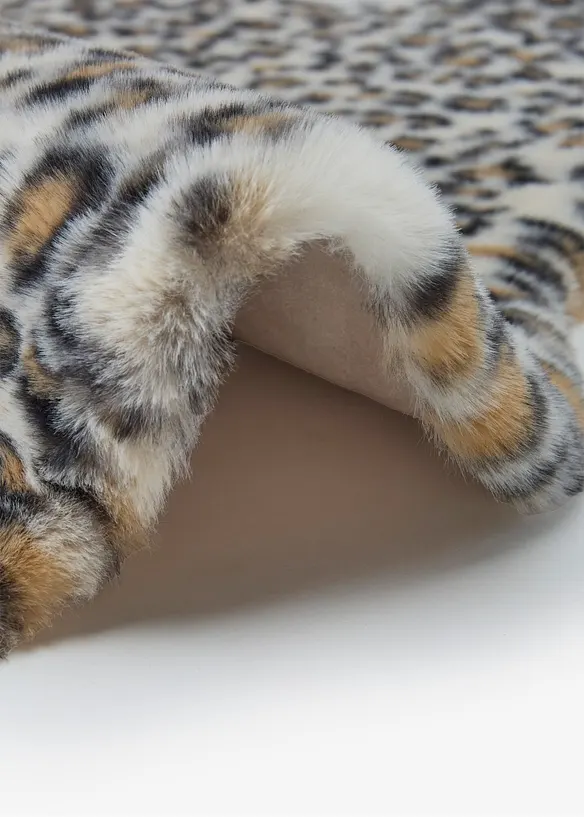 Waschbares Kunstfell in Leo Musterung in braun Detailaufnahme vom Material - bonprix