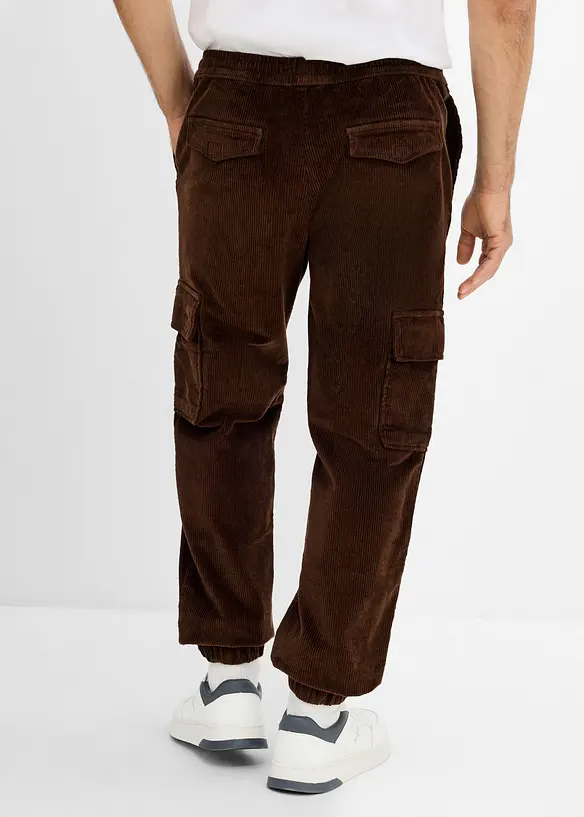 Schlupf-Cargohose aus Stretch-Cord mit Bequembund in braun von hinten - bonprix