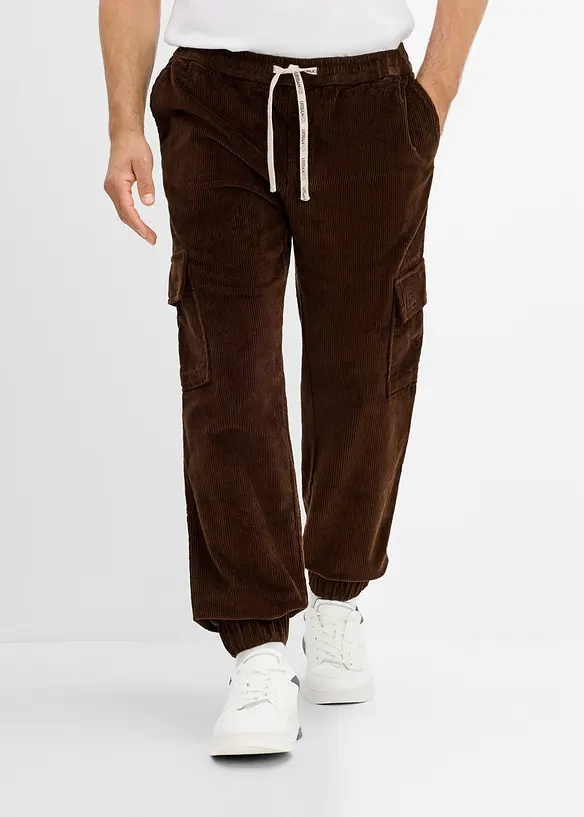 Schlupf-Cargohose aus Stretch-Cord mit Bequembund in braun von vorne - bonprix