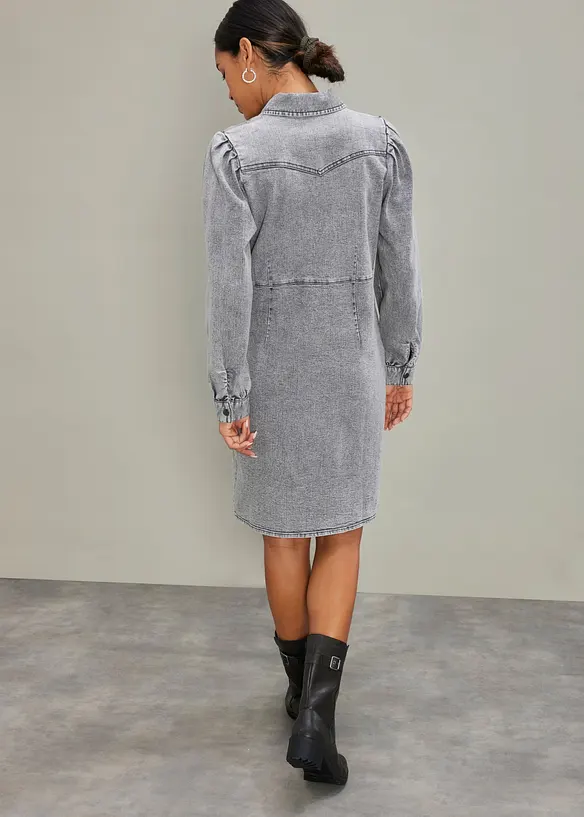 Kurzes Jeanskleid in grau von hinten (Totalaufnahme) - bonprix Kurzes Jeanskleid in grau von hinten (Totalaufnahme) - bonprix