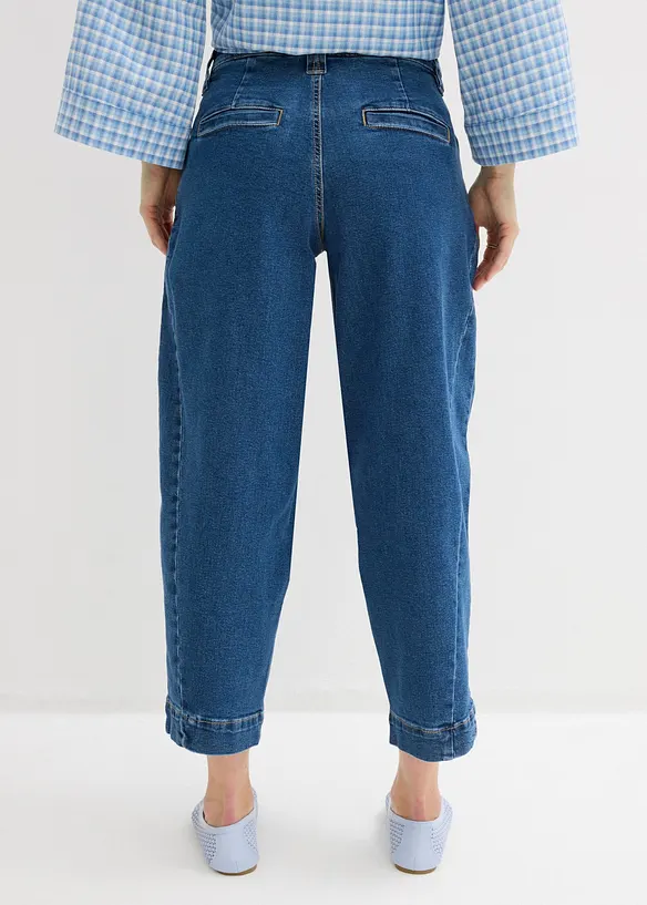 Barrel-Jeans, Mid Waist, cropped in blau von hinten - bonprix
