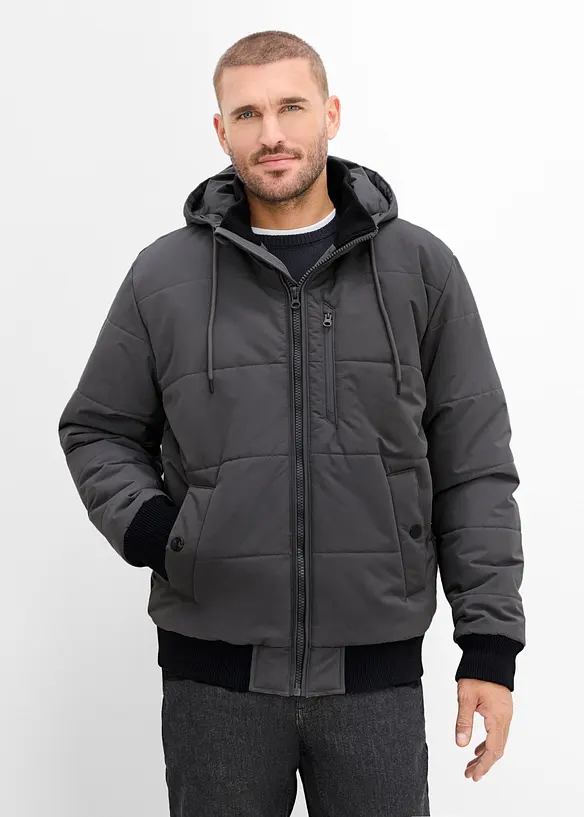 Winter-Steppjacke in Blousonform mit Kapuze in grau von vorne (im Anschnitt) - bonprix