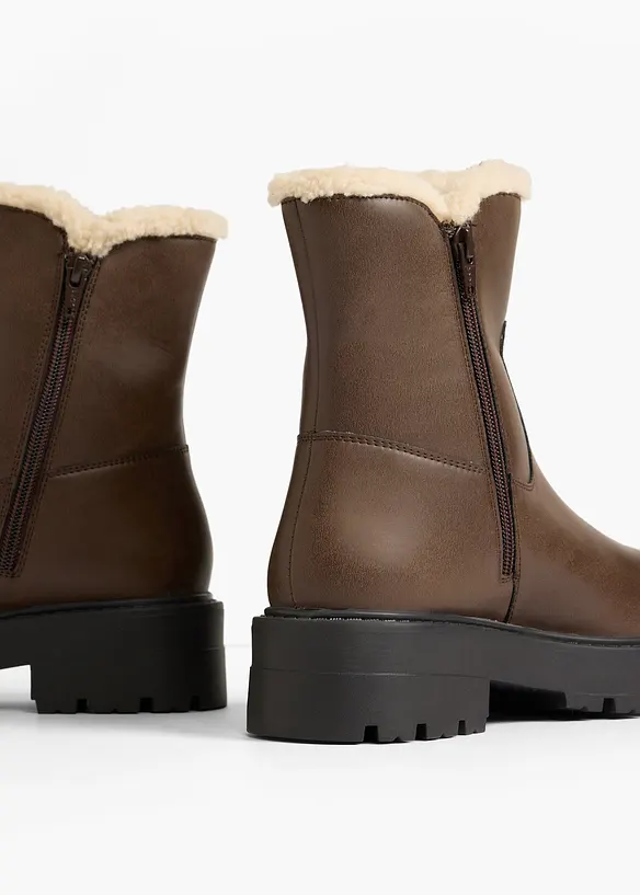 Gefütterte Boots in braun - bonprix