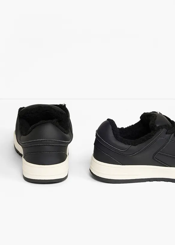 Gefütterter Sneaker in schwarz - bonprix