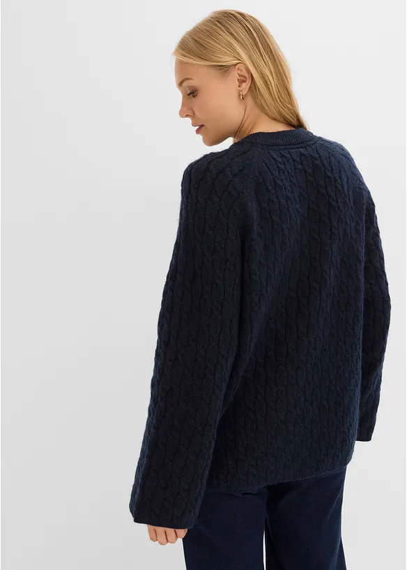 Oversize-Pullover mit Zopfmuster in blau von hinten (im Anschnitt) - bonprix