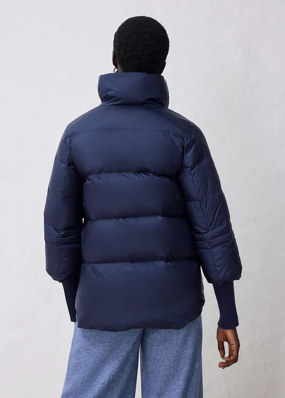 Daunenjacke mit recycelten Daunen  und Strickärmeln in blau von hinten (im Anschnitt) - bonprix