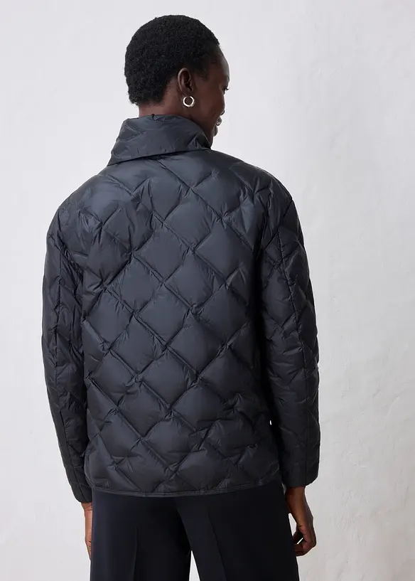 Daunenjacke mit Schal und weichem Wollbesatz (2-tlg.) in schwarz von hinten (im Anschnitt) - bonprix