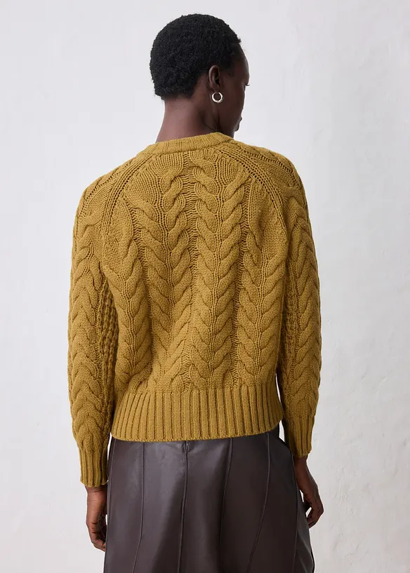 Grobstrickjacke aus feiner Merinowolle mit Zopfmuster in grün von hinten (im Anschnitt) - bonprix