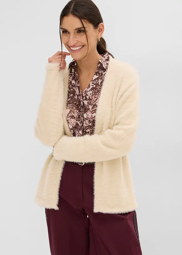 Strickjacke aus Federgarn in beige von vorne (im Anschnitt) - bonprix