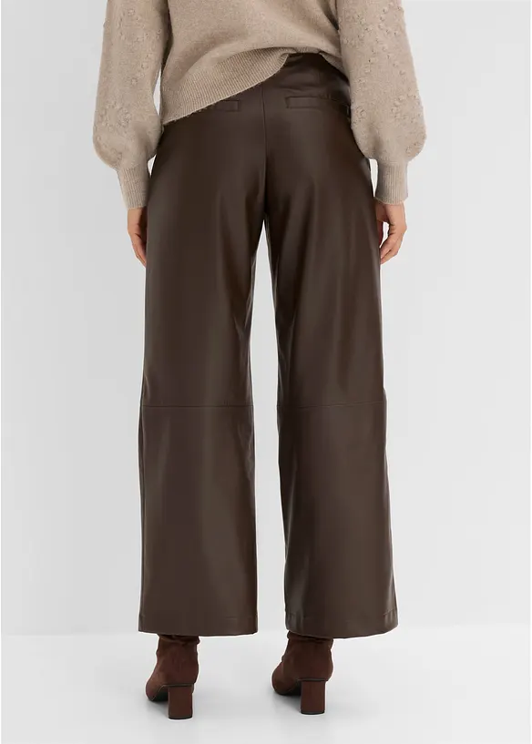 Lederimitat-Hose im Marlene-Stil in braun von hinten - bonprix