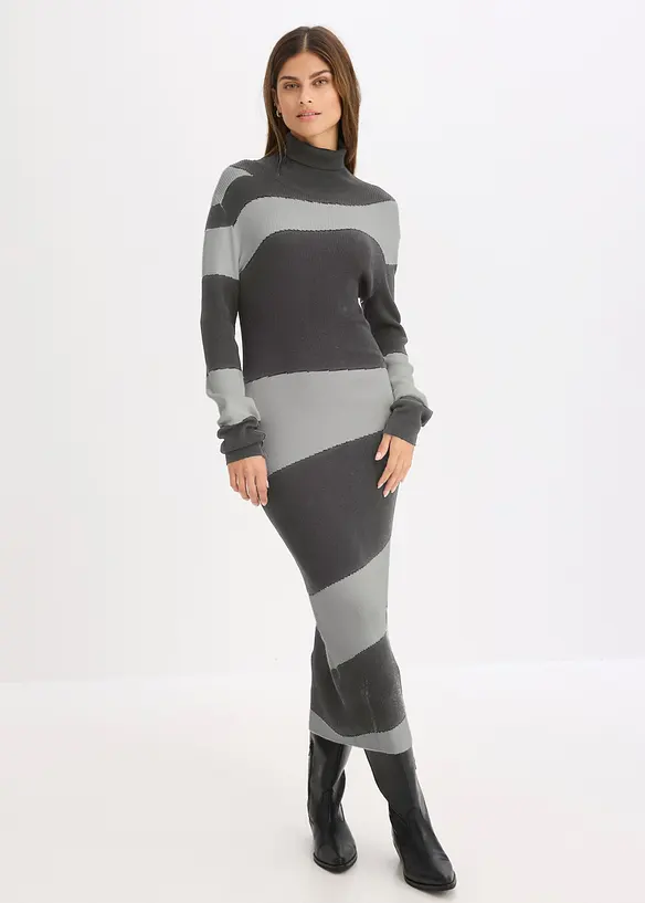Strickkleid aus feinem Viskose-Mix in grau von vorne (Totalaufnahme) - bonprix