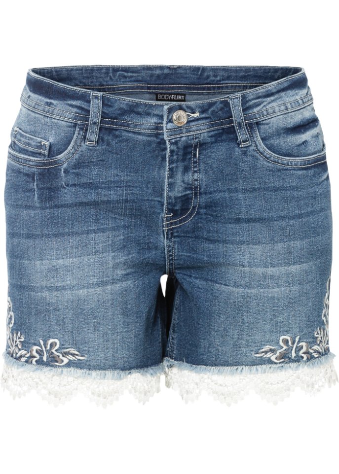 Jeans-Shorts mit Stickerei und Spitze in blau von vorne - BODYFLIRT
