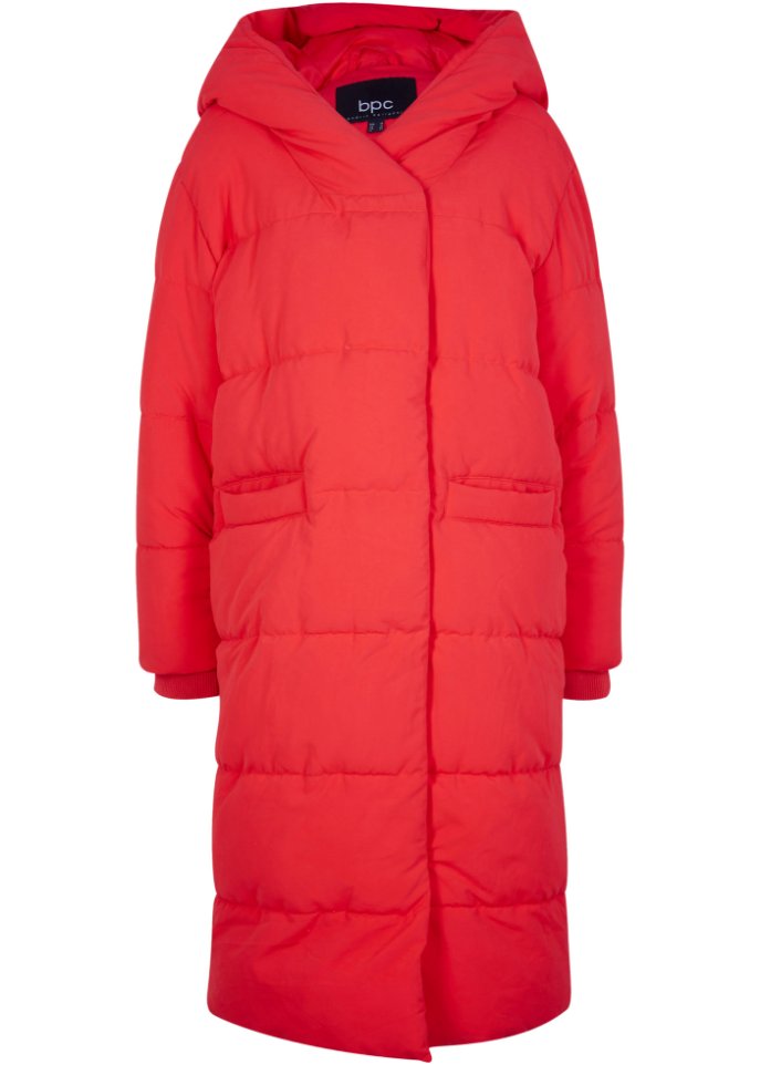 Wattierter Oversize-Mantel mit Kapuze, aus recyceltem Polyester in rot von vorne - bpc bonprix collection