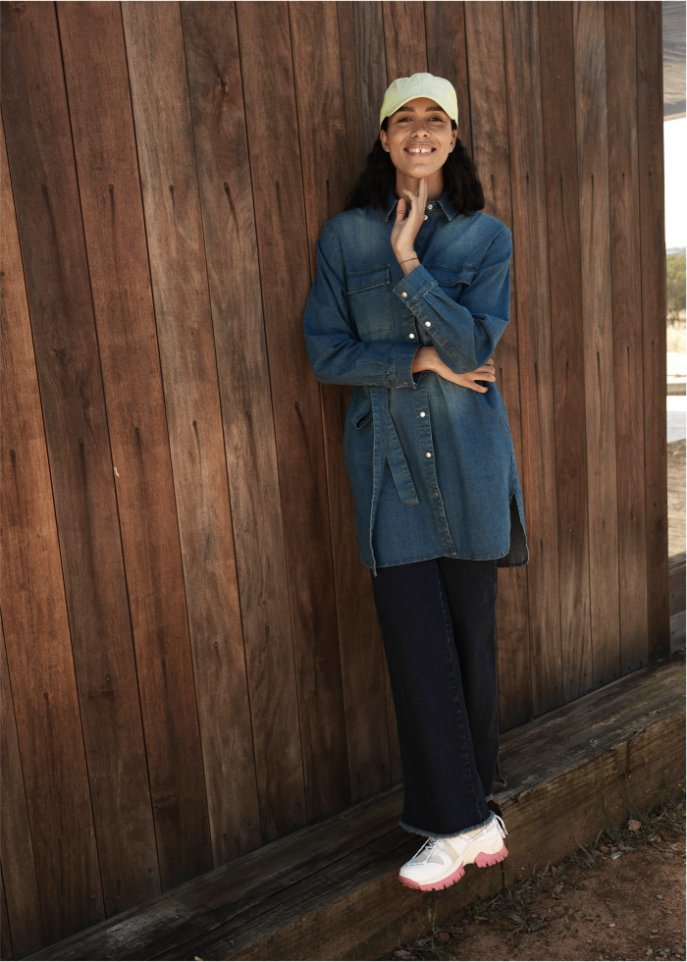 Modisches Jeanskleid und - Damen Gürtel mit blau - Ärmeln langen