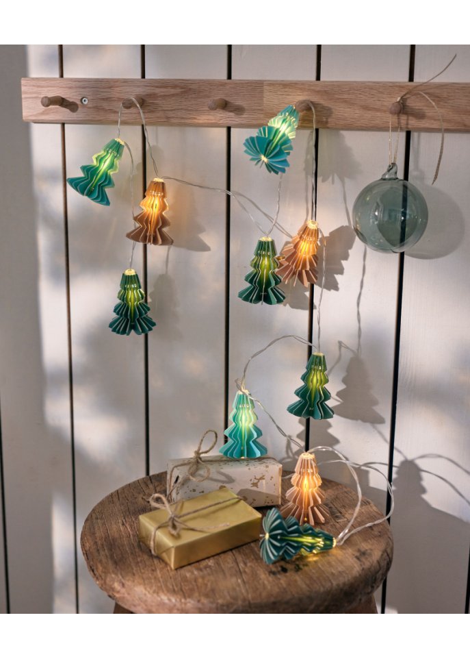 LED-Lichterkette mit Tannenbäumen in grün - bpc living bonprix collection