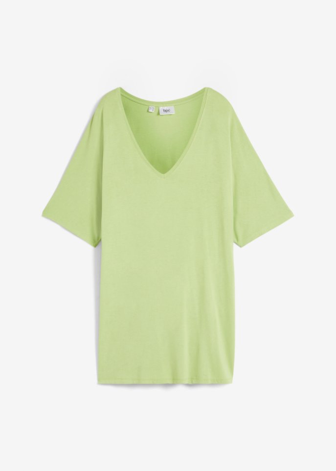 Long-Shirt mit V-Ausschnitt und Fledermausärmeln in grün von vorne - bpc bonprix collection