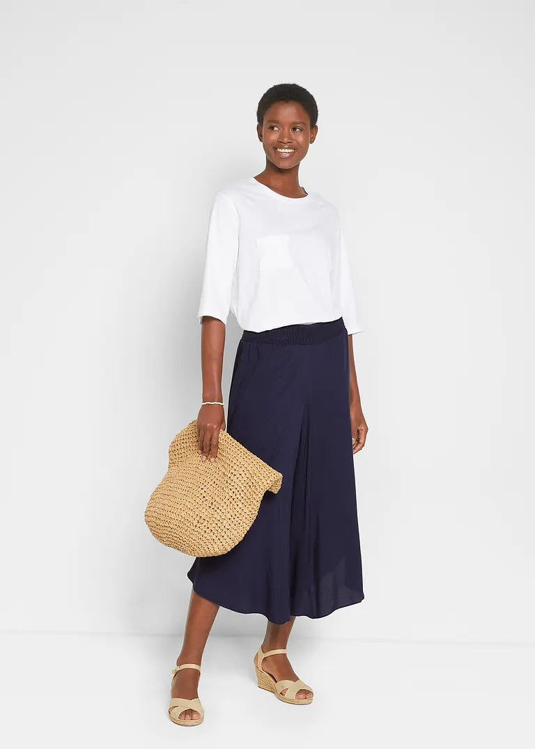 Wadenlange Culotte aus nachhaltiger Viskose in blau im Look von vorne (Totalaufnahme) - bonprix