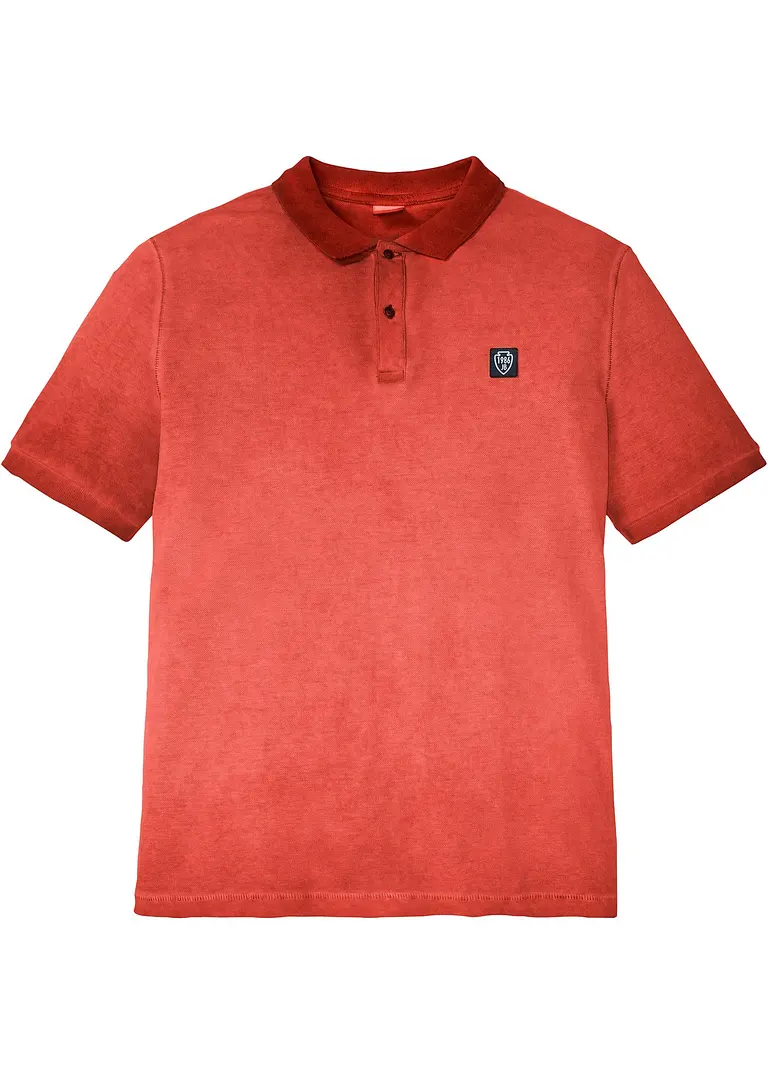 Piquè-Poloshirt in gewaschener Optik, Kurzarm in rot von vorne - bonprix