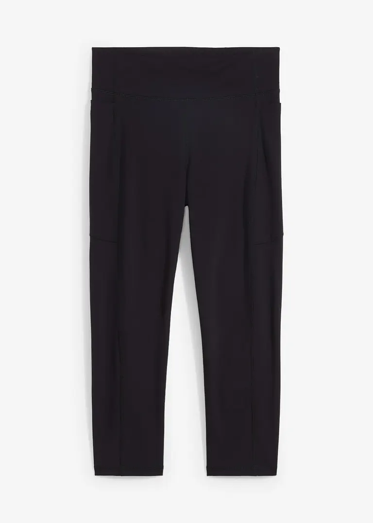Ultrasofte Sport-Leggings mit seitlichen Taschen, Capri-Länge in schwarz von vorne - bonprix