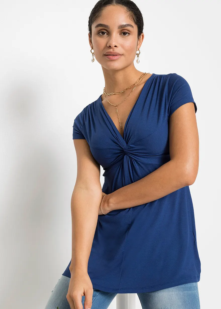 Shirt aus Viskose-Mix in blau von vorne (im Anschnitt) - bonprix