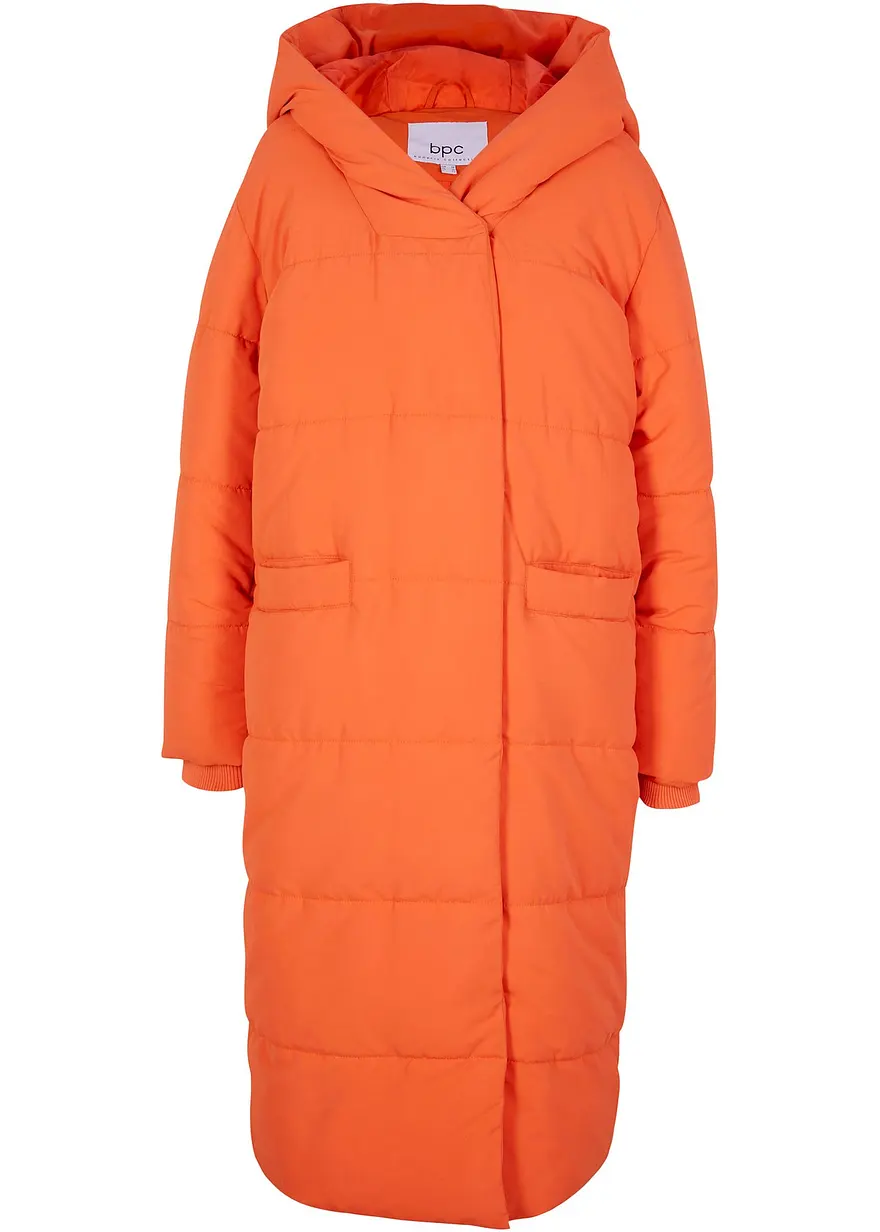 Wattierter Mantel mit Kapuze, aus recyceltem Polyester in orange von vorne - bonprix