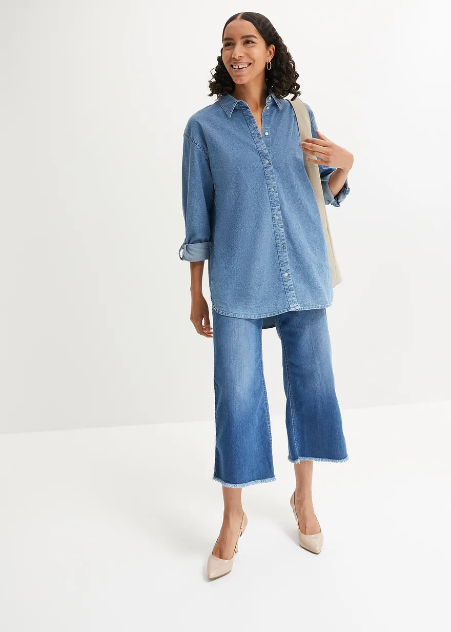 Oversize Stretch-Jeansbluse in blau im Look von vorne (Totalaufnahme) - bonprix