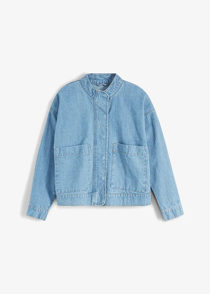 Oversized Jeansjacke mit Cargodetails in blau von vorne - bonprix