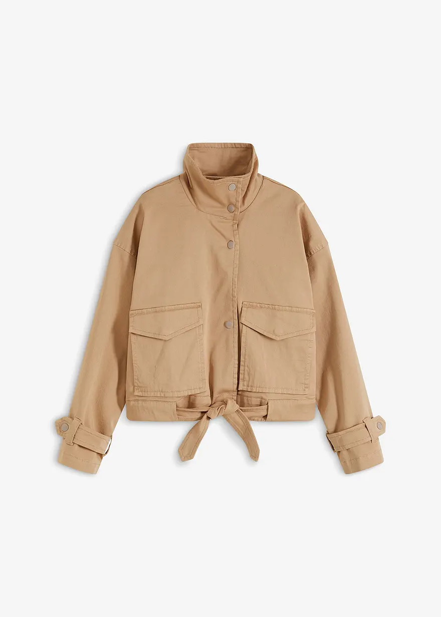 Weite Twill-Jacke mit aufgesetzten Taschen in beige von vorne - bonprix