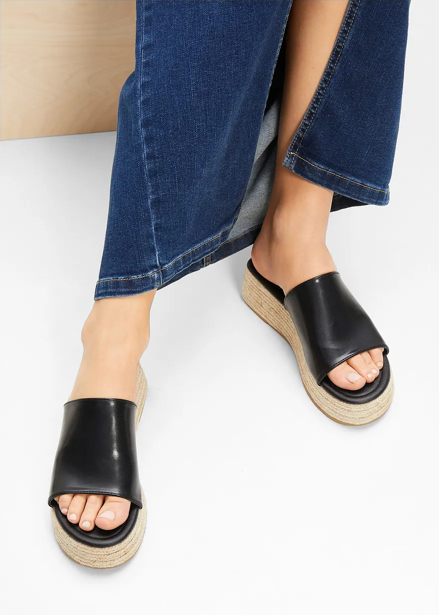 Plateau-Pantoletten in schwarz - bonprix