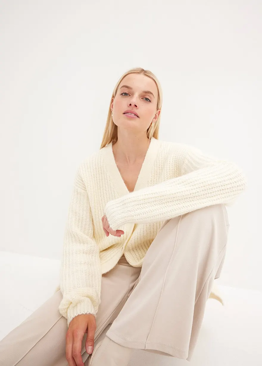 Grobstrickjacke mit Wollanteil in weiß im Look (Totalaufnahme) - bonprix