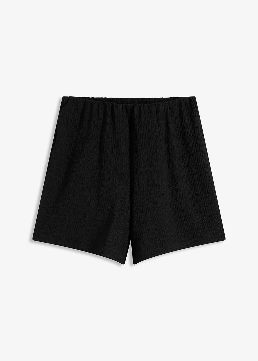 Jersey-Shorts aus leichtem Crêpe in schwarz von vorne - bonprix