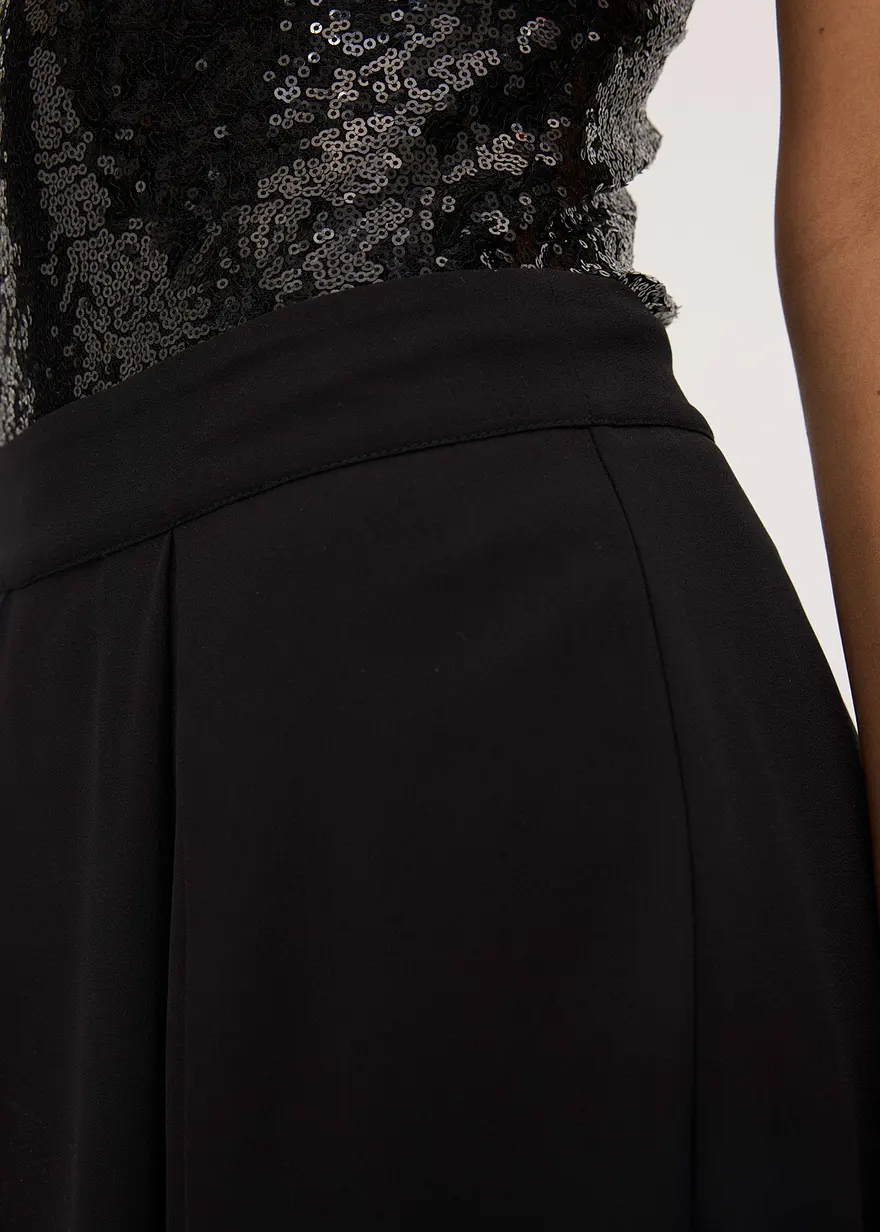 Midirock mit Ruffle und Chiffon in schwarz (Detailaufnahme) - bonprix