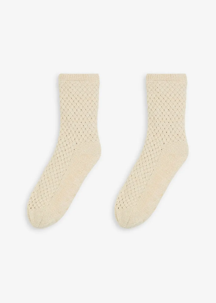 Kuschelsocken mit Lurexgarn, Teddyfutter und Antirutschsohle in beige von vorne - bonprix