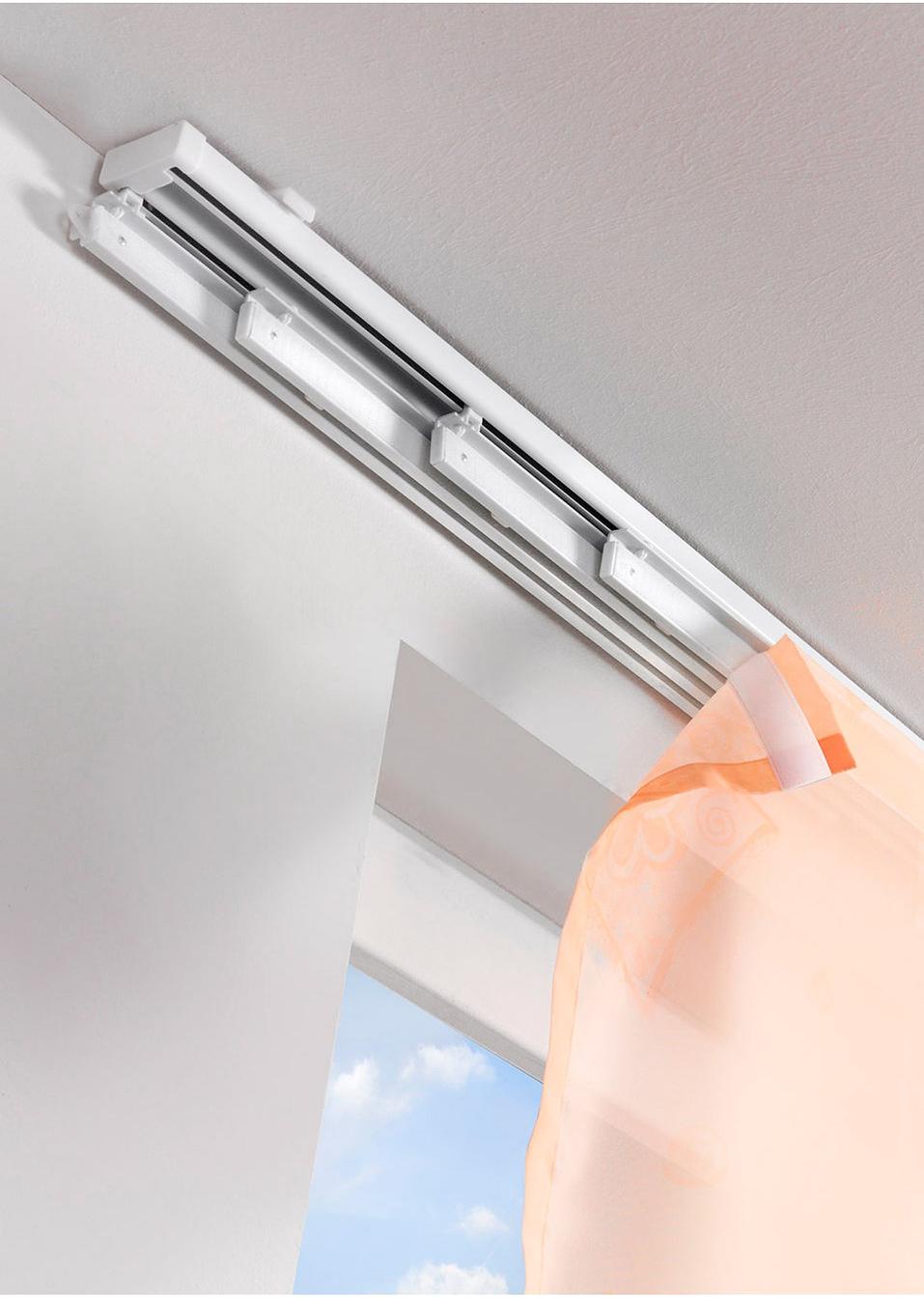 Mit der ausziehbaren Gardinenschiene lassen sich Schiebegardinen ganz