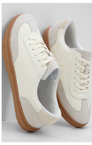 Sneaker >